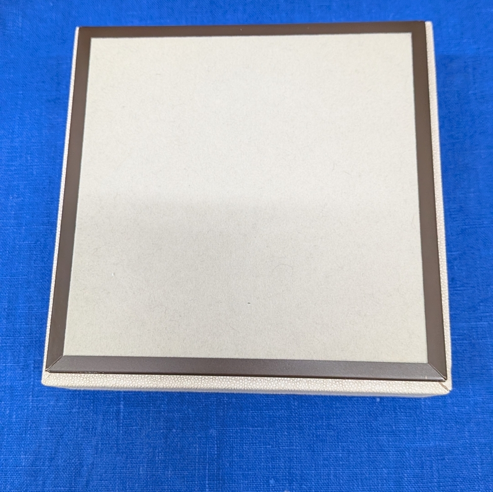 ADDISON ROSS Small Ecru Faux Shagreen Box. Excellent Condition - Picture 6 of 9